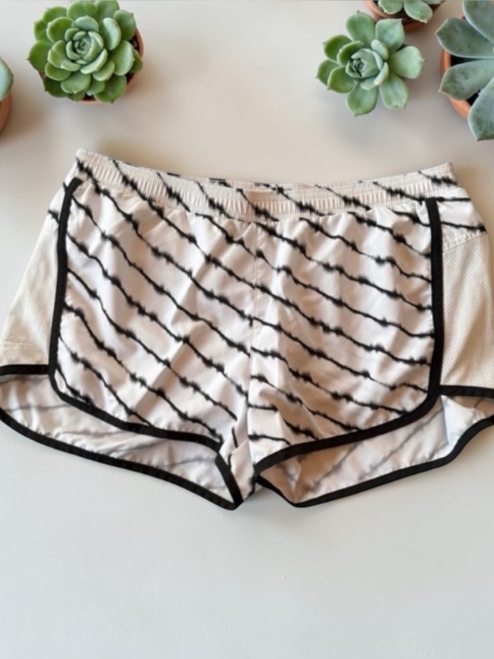 Old Navy Women’s White and Black Semi-Fitted Athletic Shorts